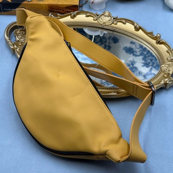 🆕 DIESEL 🧿 NWOT Embossed-Logo Belt Bag, Pale Yellow PU Vegan Leather - Picture 5 of 14